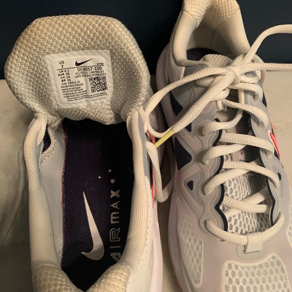 Nike Air Max Shoes - Picture 7 of 8